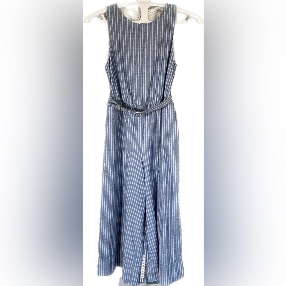 Alice + Olivia • sleeveless, open back, stripped, cropped jumpsuit sz 4
